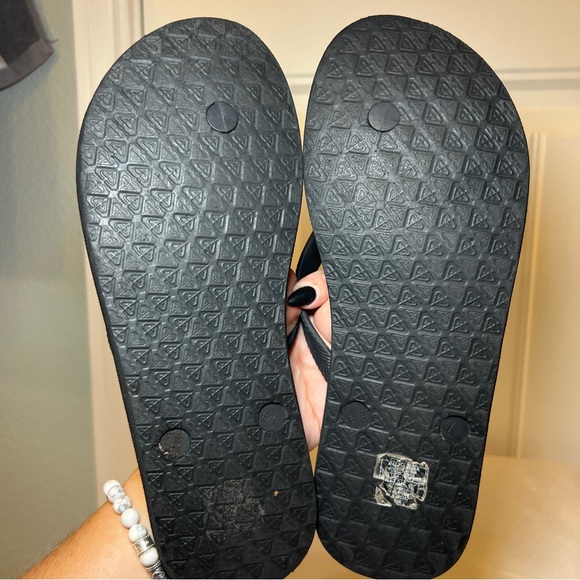 Roxy Playa Black and White Flip flops Women’s Size 8/9 - Picture 9 of 12